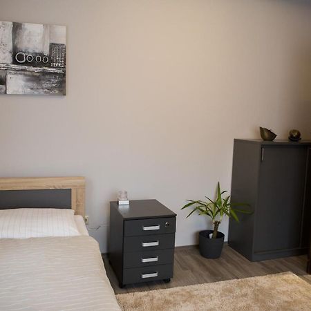 Kikelet Apartman Apartment Szombathely Exterior foto